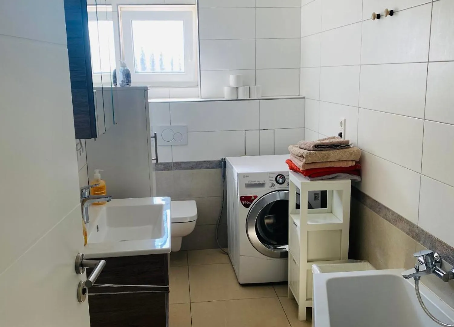 Zentrale 4 Zimmerwohnung Mit Kostenlosem Stellplatz Χαϊδελβέργη 0*,